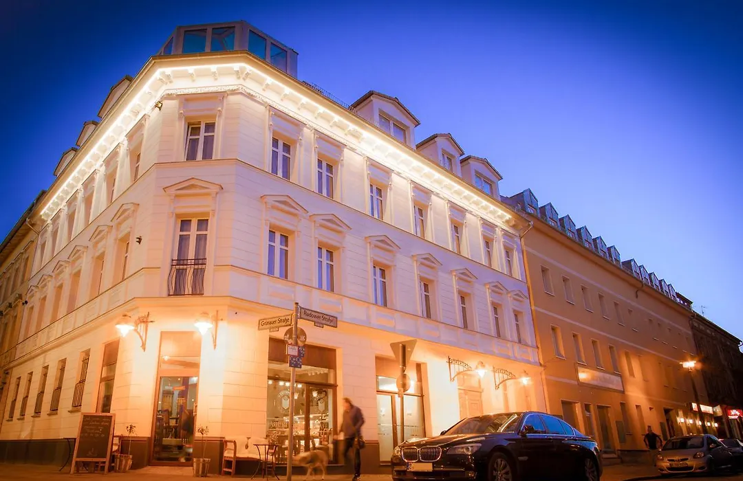 Hotel Bett Und Buch-1
